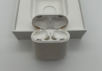 Apple AirPods 2. Generation NUR DAS CASE A1602...