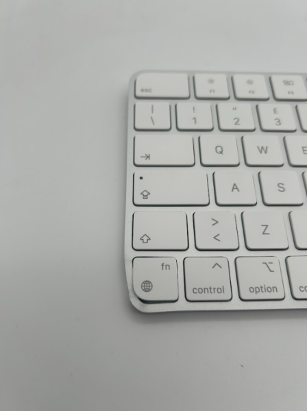 Apple Magic Keyboard, BITTE GENAU LESEN,  Bluetooth, QWERTY.- ITALIEN, silber