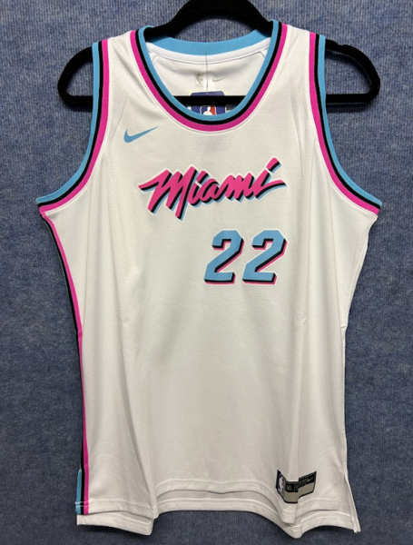 Nike NBA Miami Heat Vice City Edition Trikot Weiß #22 Größe XL Neu mit Etikett
