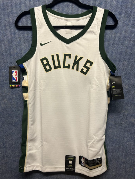 Nike NBA Milwaukee Bucks Trikot Größe S Swingman Jersey Neu mit Etikett