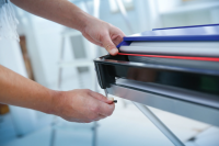 LUX-TOOLS Kleistergerät mit integrierter Rollenhalterung B-Ware